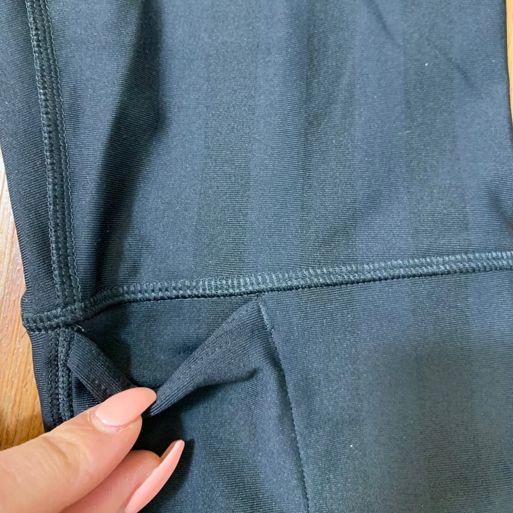 Lululemon Black Ghost Stripes Cropped Leggings - Picture 5 of 8